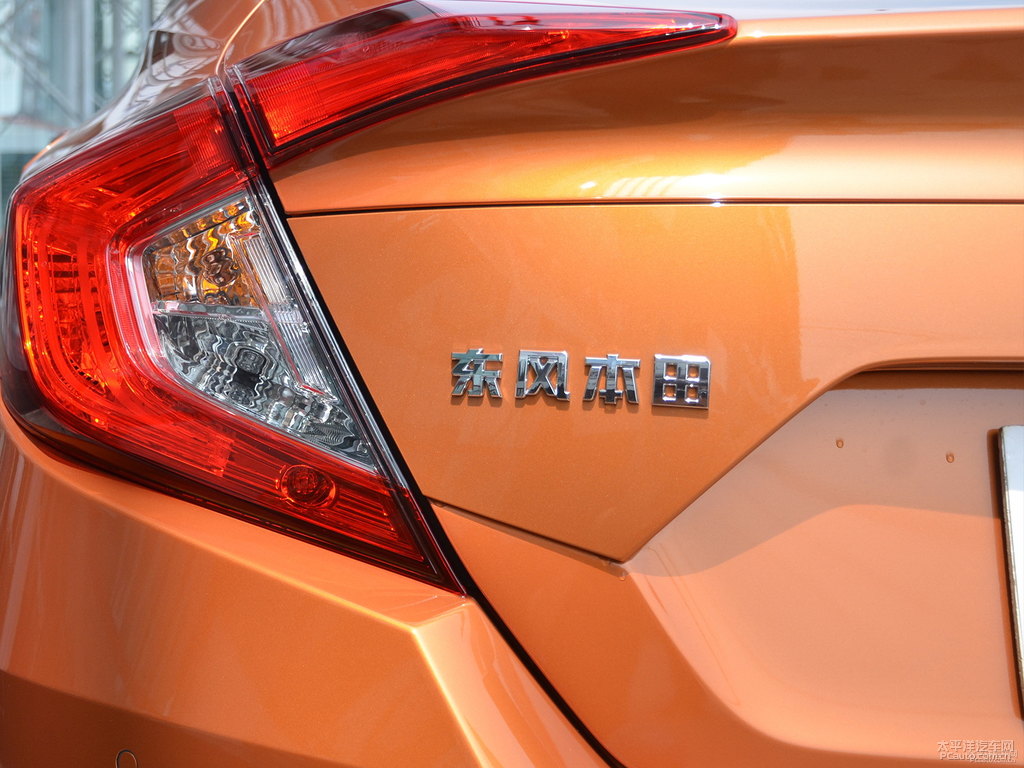 琥珀橙思域車尾外觀圖片