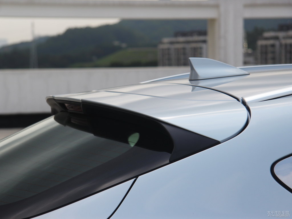 幻影銀馬自達(dá)CX-4車尾外觀圖片