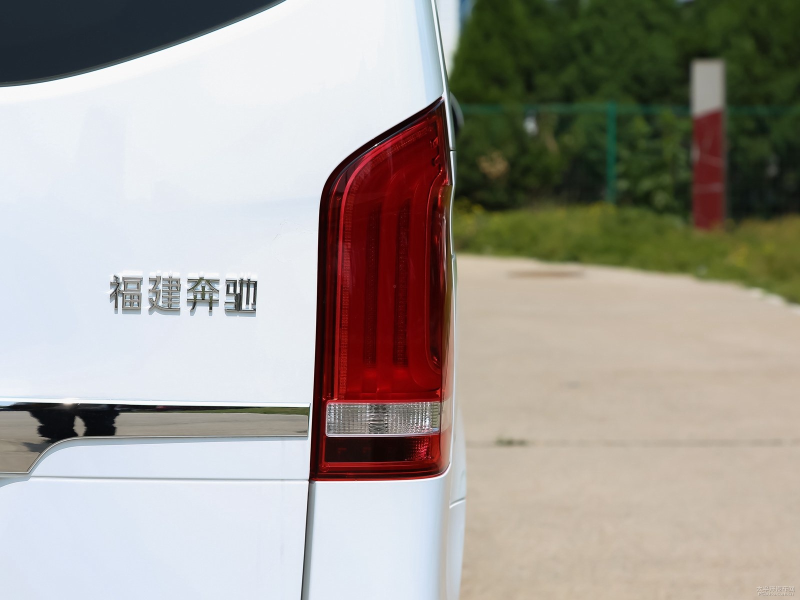 奔馳V級外觀高清大圖