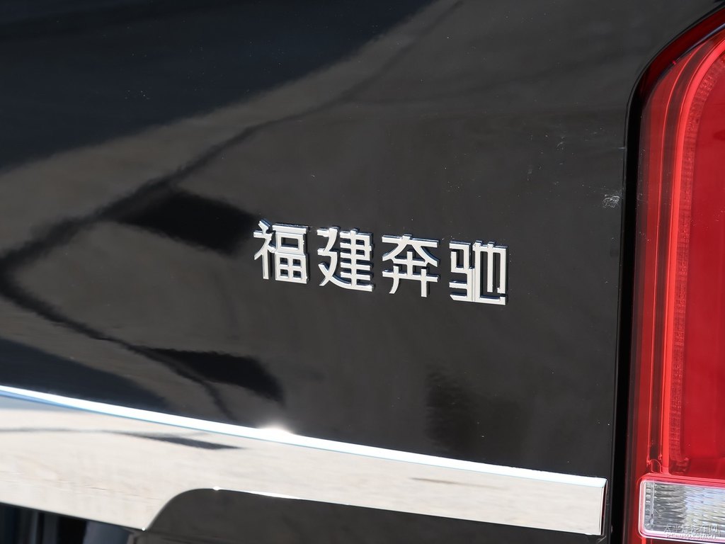 曜石黑奔馳V級(jí)車尾外觀圖片