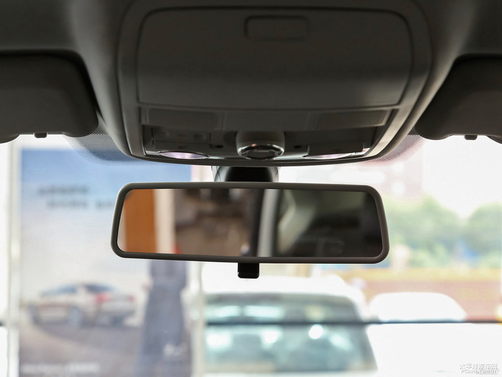 金黑帕薩特車廂內飾圖片
