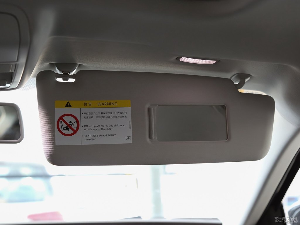 金黑帕薩特車廂內(nèi)飾圖片