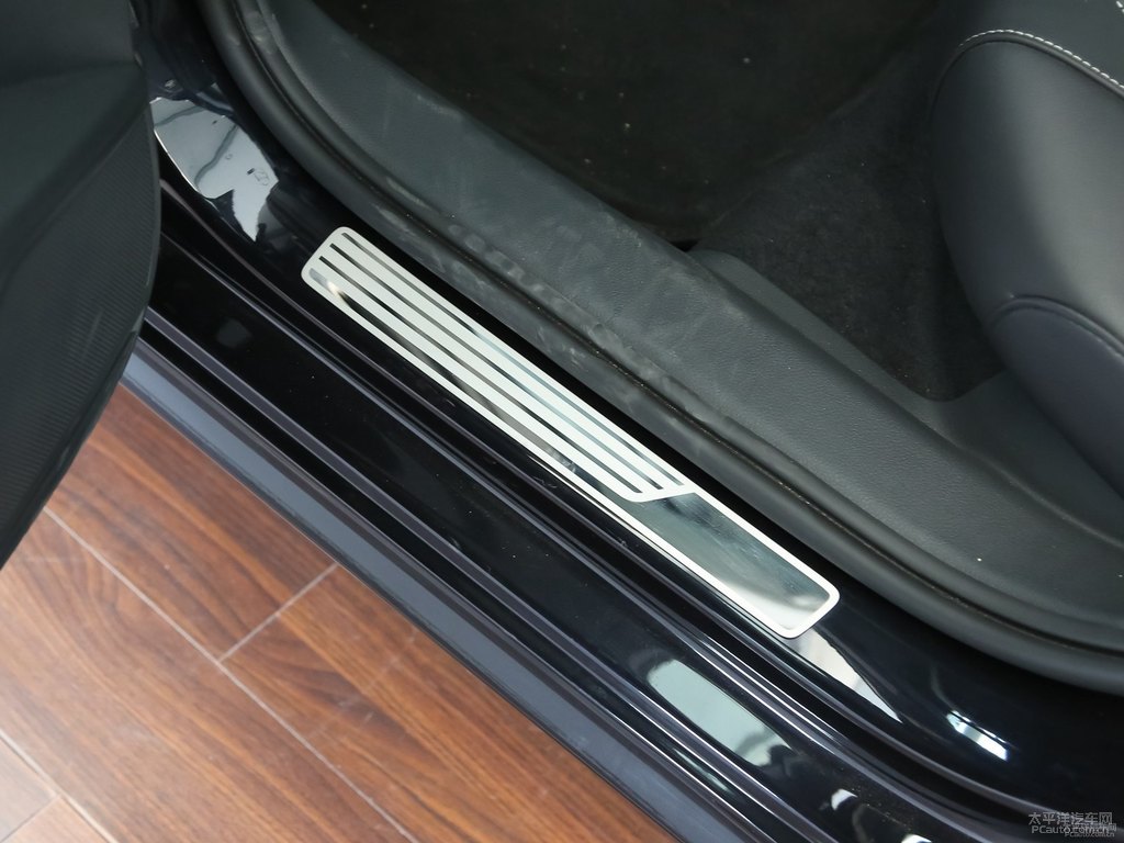 金黑帕薩特車廂內(nèi)飾圖片