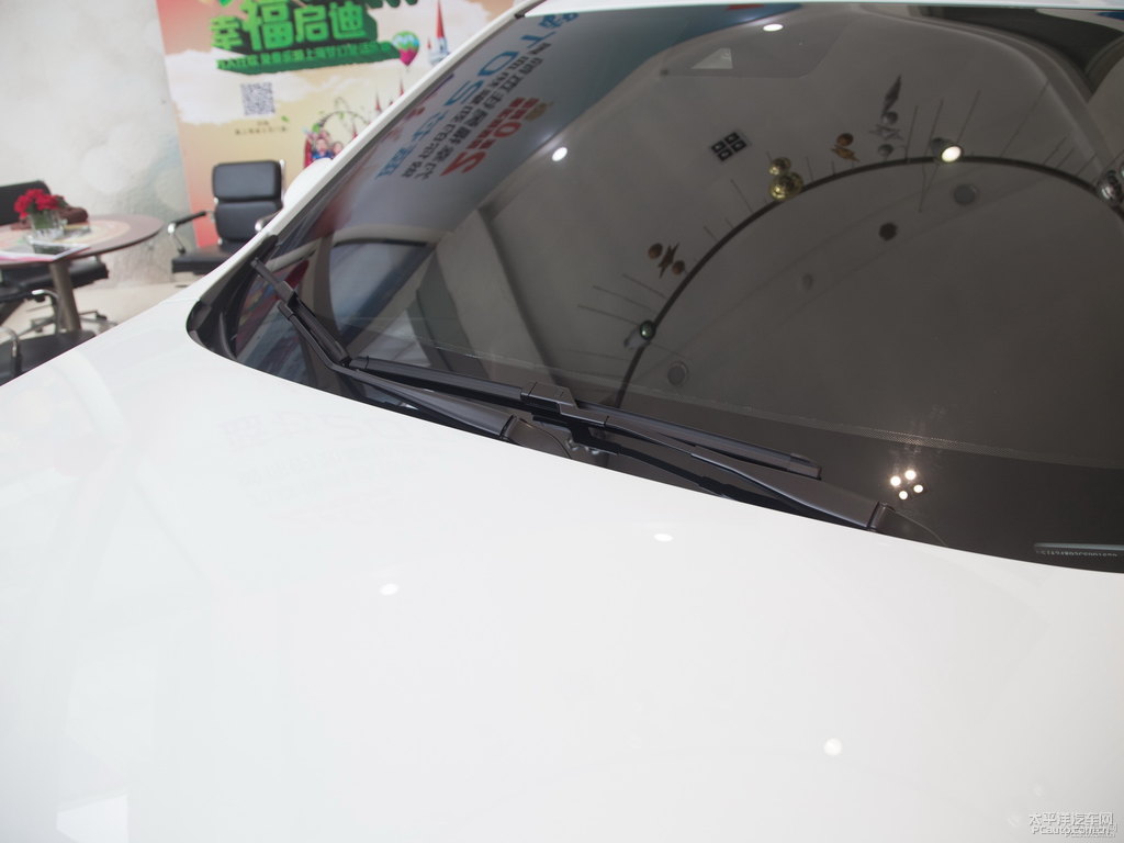 典雅白榮威RX5車身外觀圖片