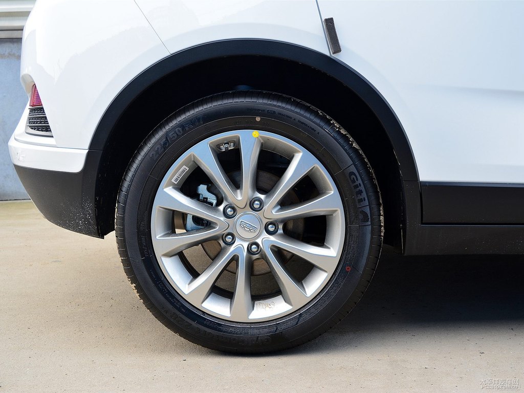 冰晶白帝豪GS車身外觀圖片