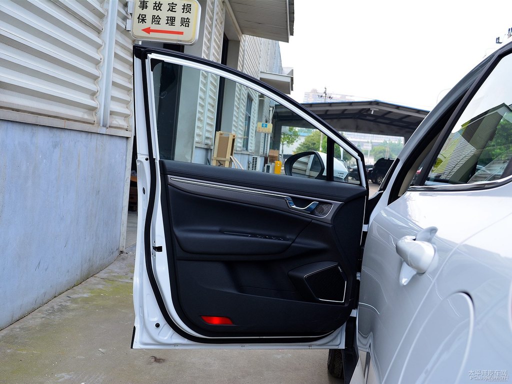 冰晶白帝豪GS車廂內(nèi)飾圖片