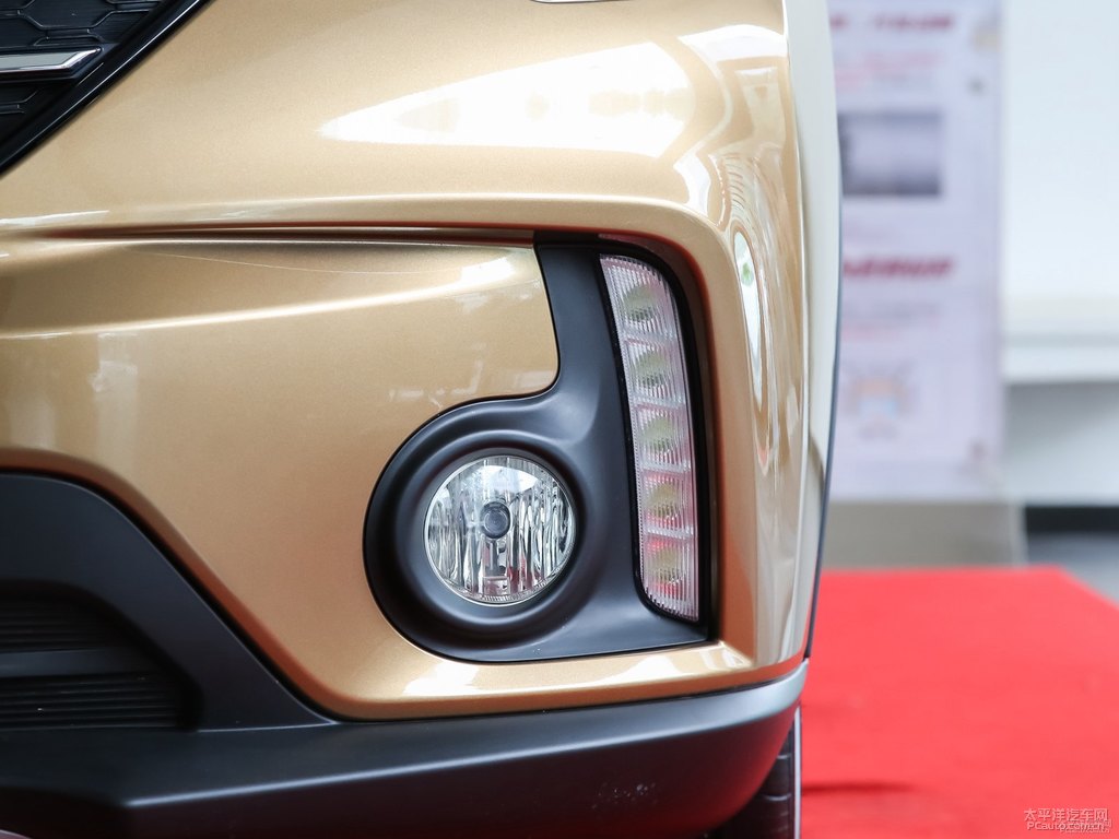 香檳金傳祺GS4車頭外觀圖片
