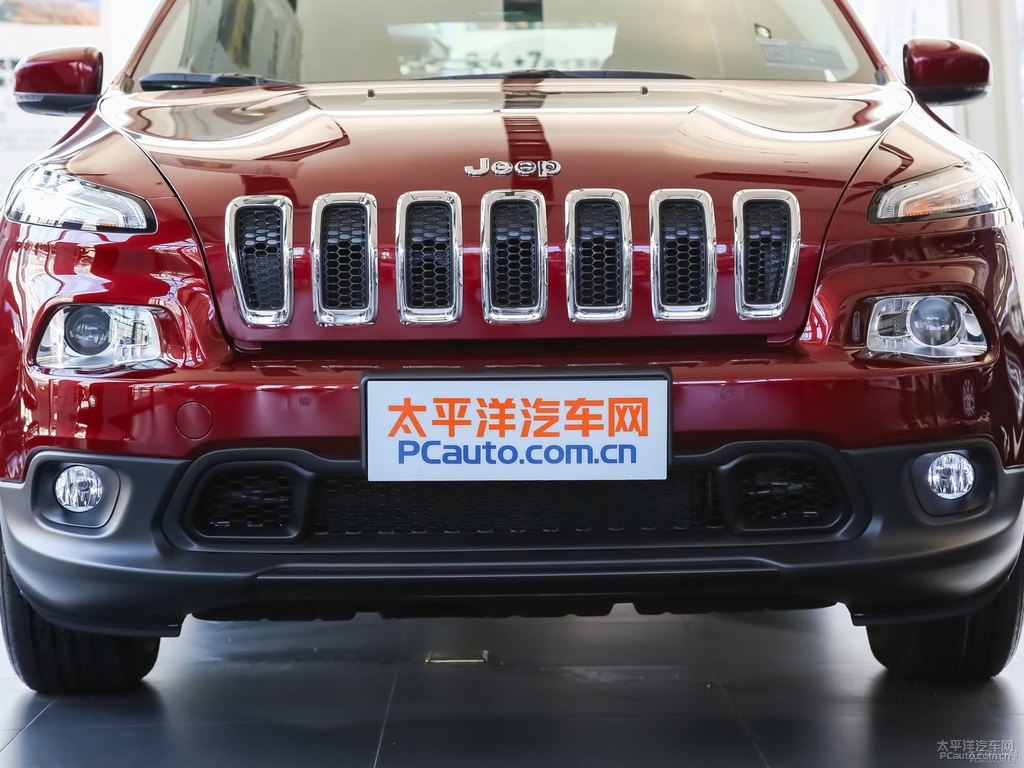 落霞紅自由光車頭外觀圖片