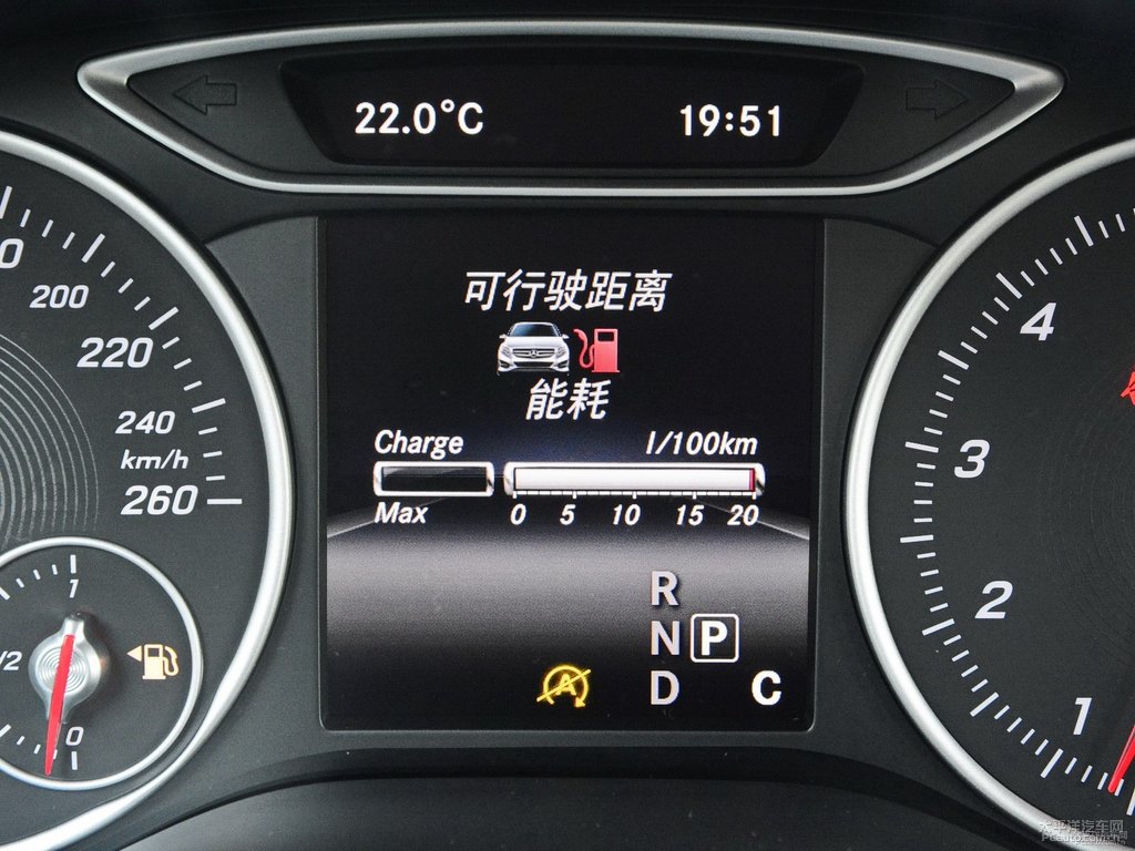 卷云白奔馳B級中控內(nèi)飾圖片