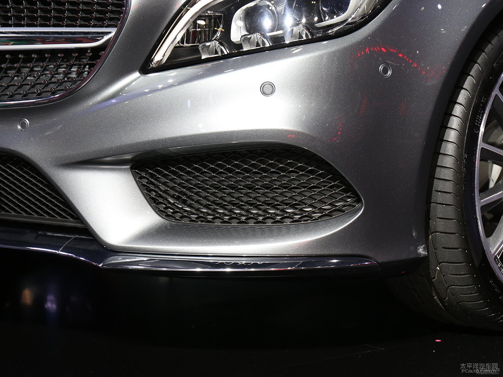 黑銅灰奔馳CLS級(jí)車頭外觀圖片