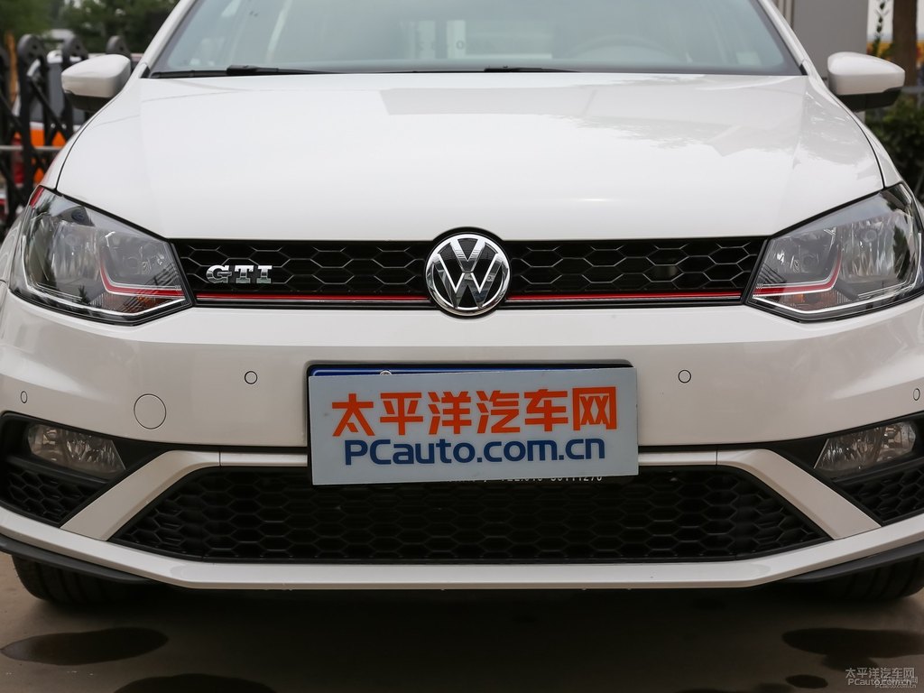 極地白大眾Polo車頭外觀圖片