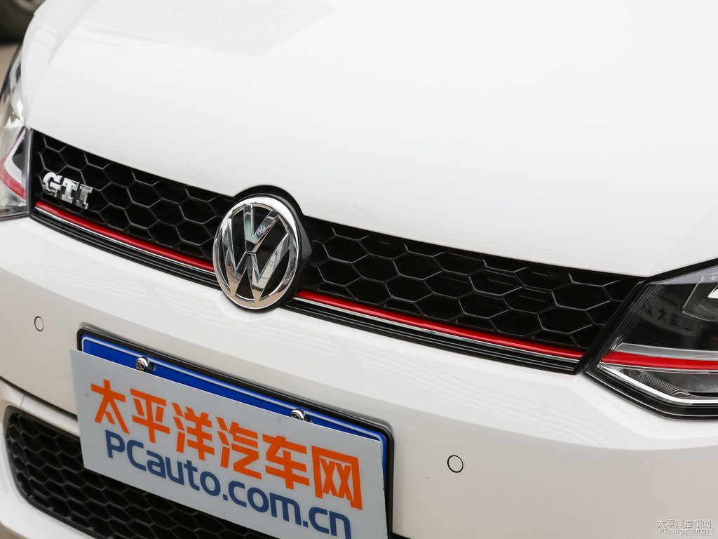 極地白大眾Polo車頭外觀圖片