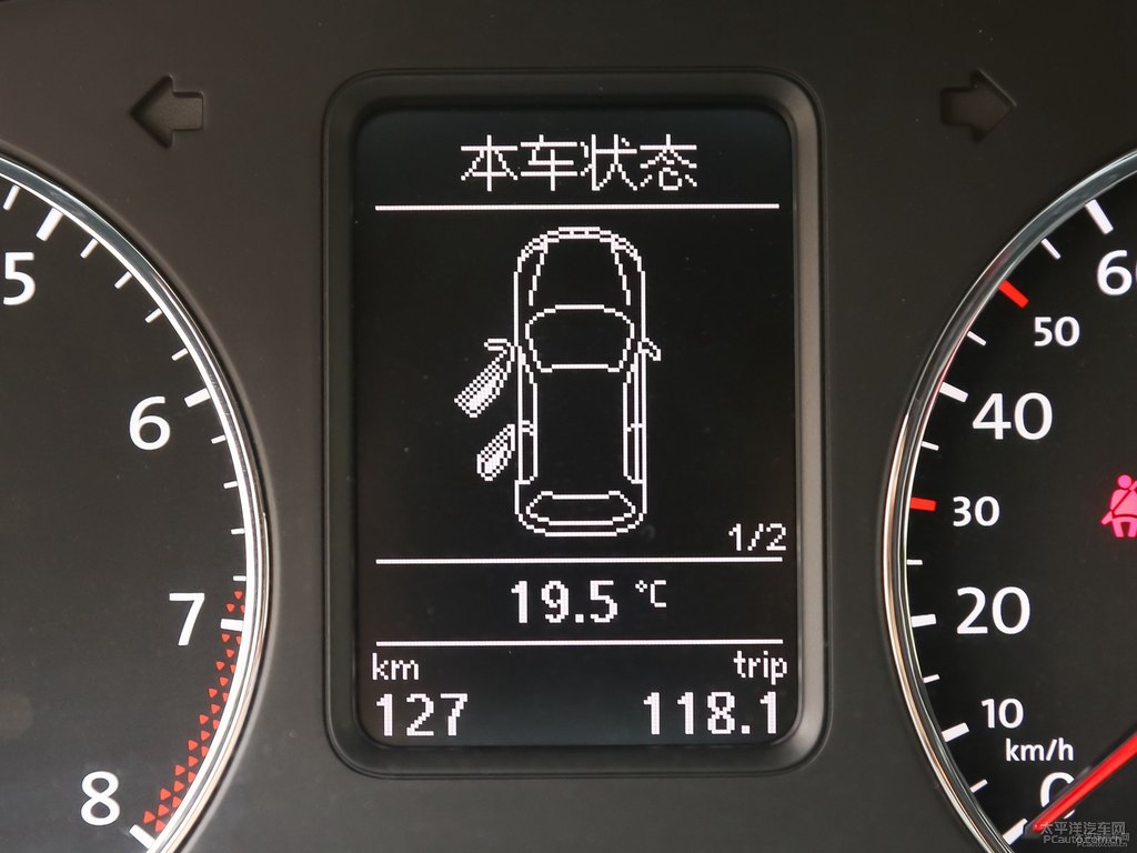 極地白大眾Polo中控內(nèi)飾圖片