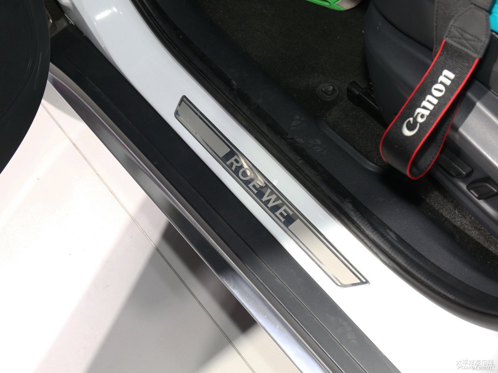 典雅白榮威RX5車廂內(nèi)飾圖片
