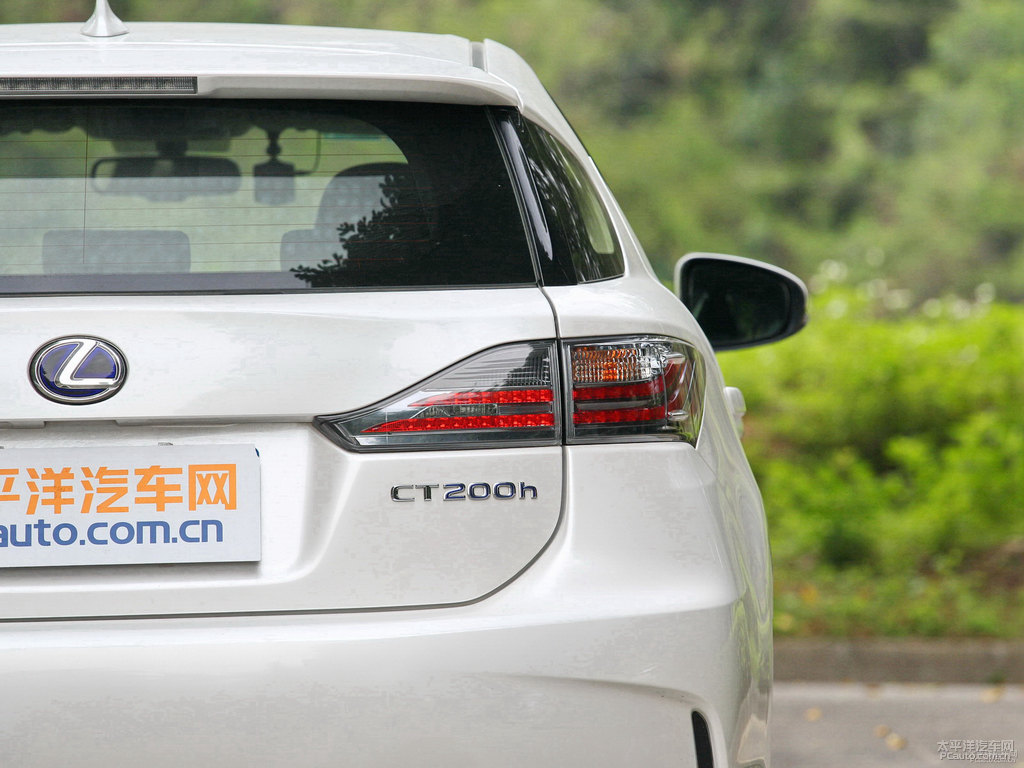珍珠白雷克薩斯CT車尾外觀圖片
