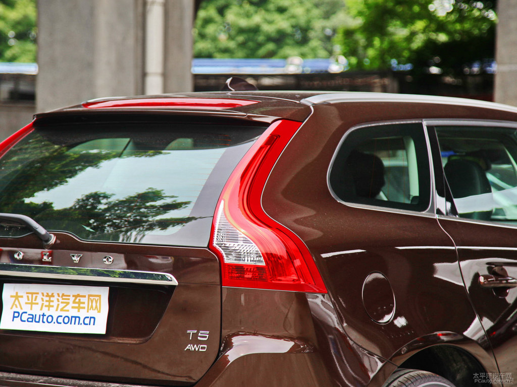 楓木棕沃爾沃XC60車尾外觀圖片