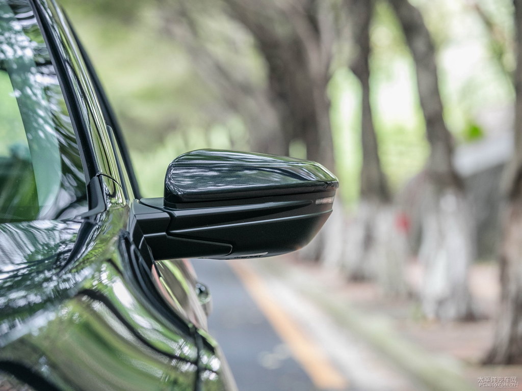 暗金藍思域車身外觀圖片