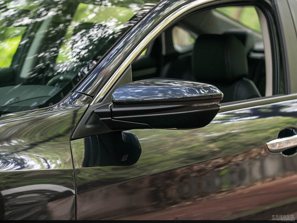 暗金藍(lán)思域車身外觀圖片