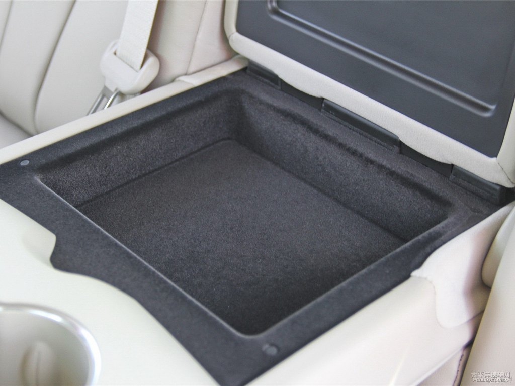 墨玉黑君越儲物空間空間圖片