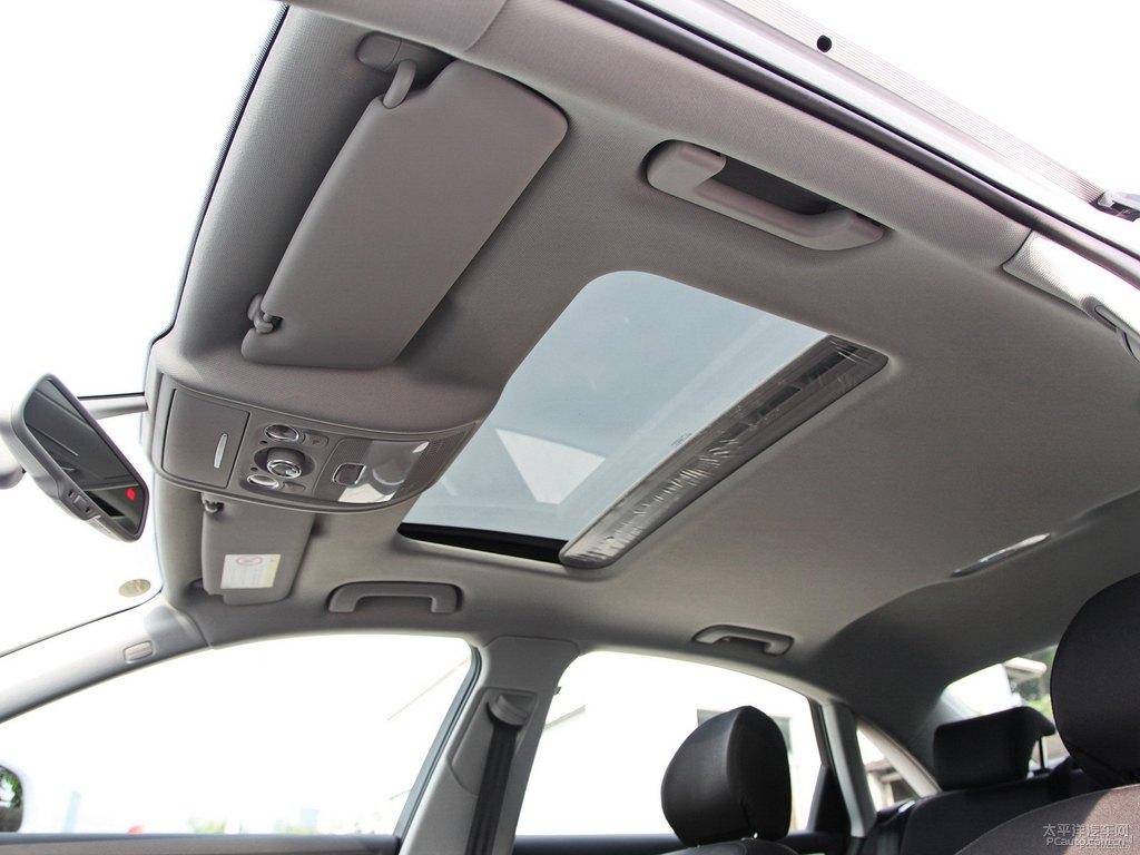 朱鷺白奧迪A4L車廂內(nèi)飾圖片