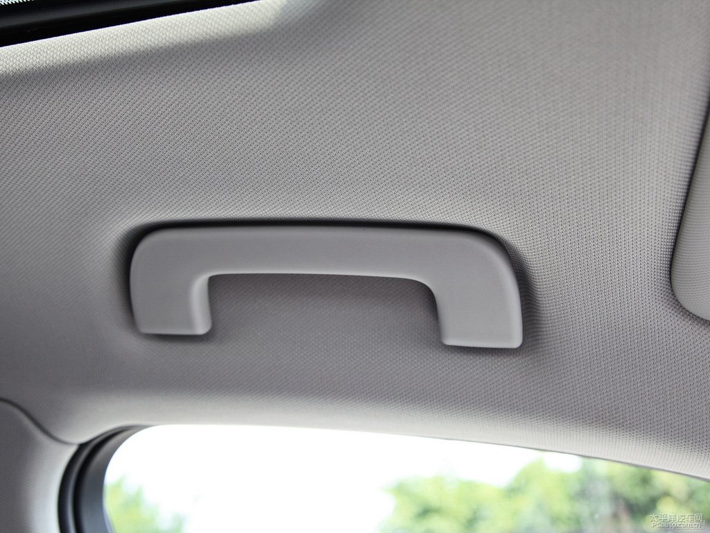 朱鷺白奧迪A4L車廂內(nèi)飾圖片