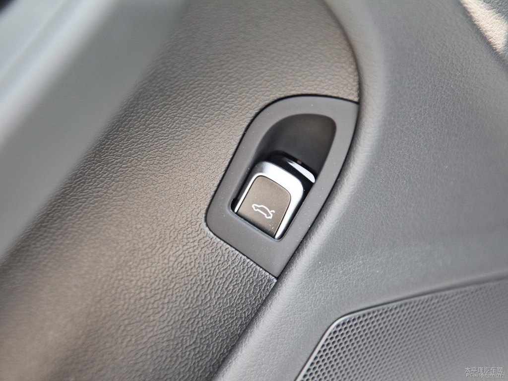 朱鷺白奧迪A4L車廂內(nèi)飾圖片