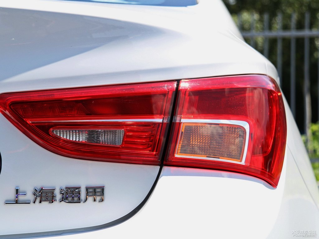 雪域白威朗車尾外觀圖片