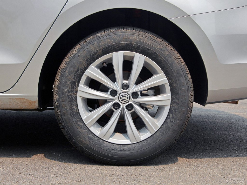 水晶銀寶來車身外觀圖片