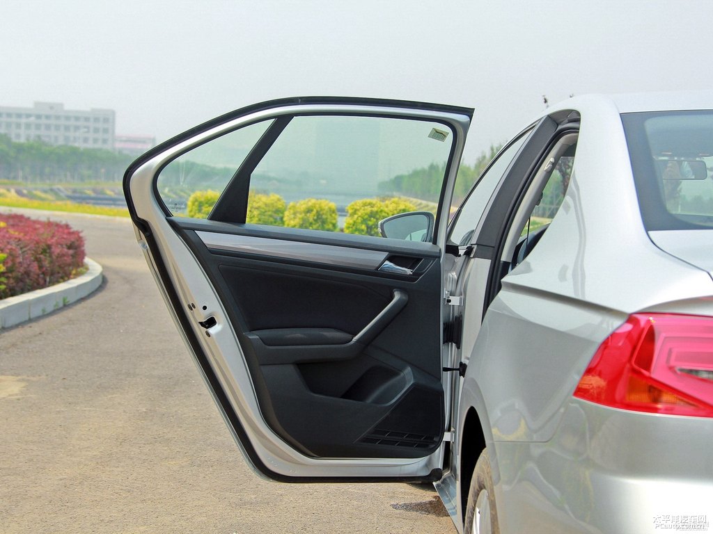 水晶銀寶來(lái)車(chē)廂內(nèi)飾圖片