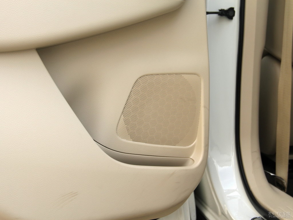 珠光白樓蘭車廂內(nèi)飾圖片