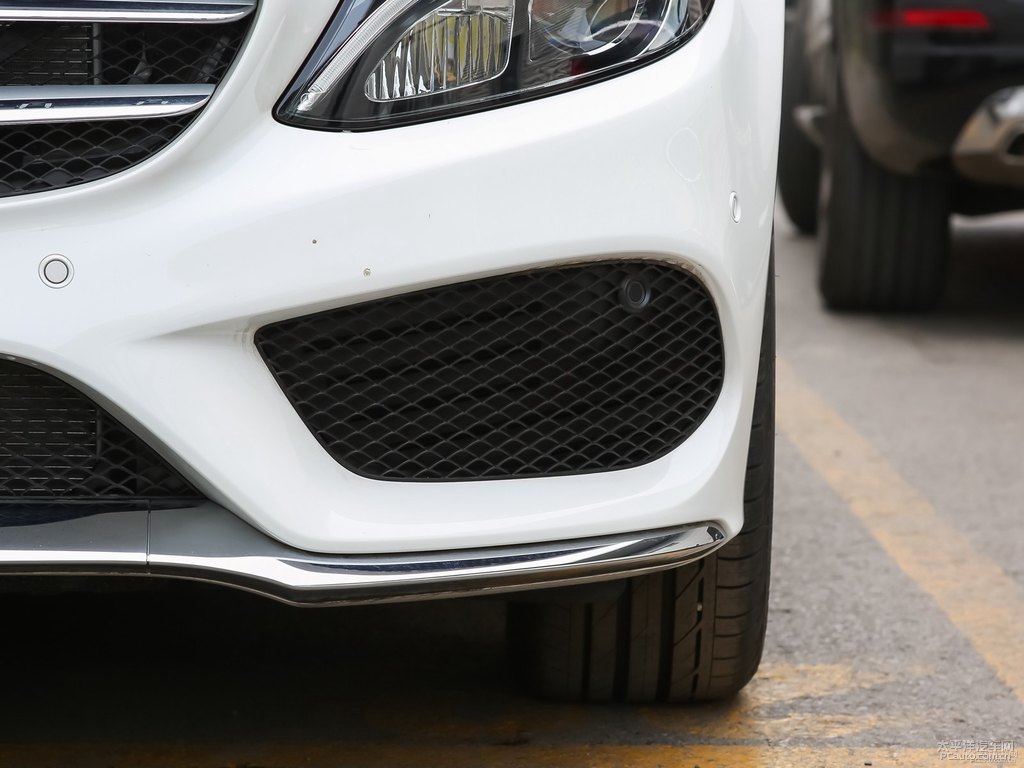 北極白奔馳C級車頭外觀圖片