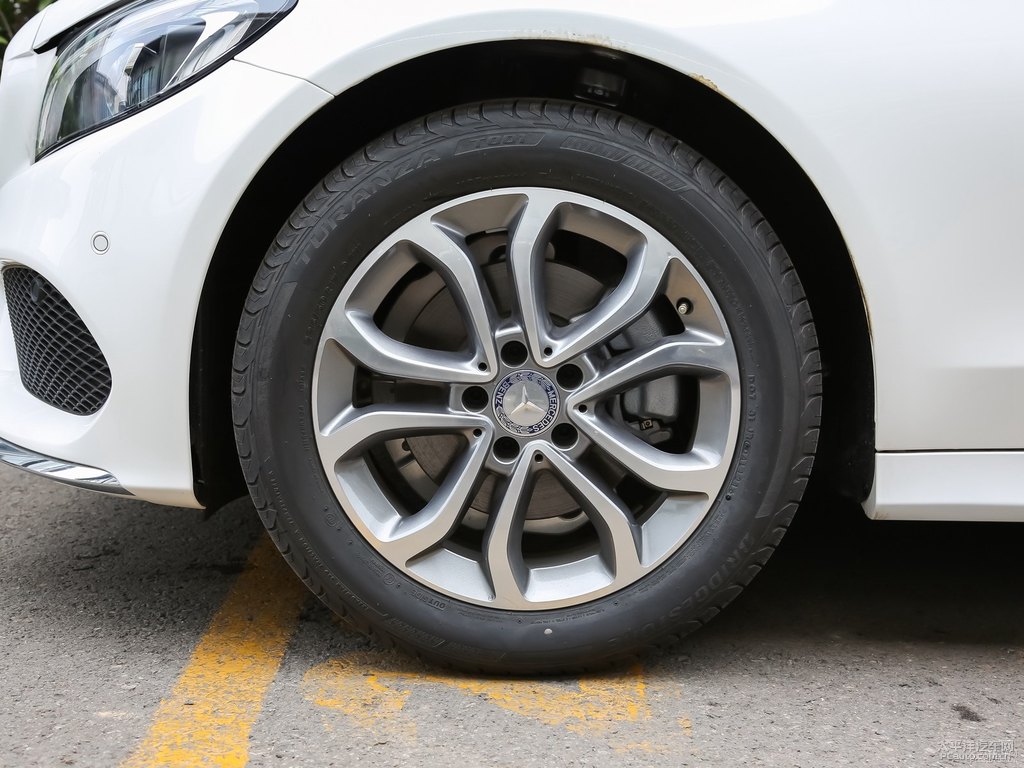 北極白奔馳C級(jí)車身外觀圖片