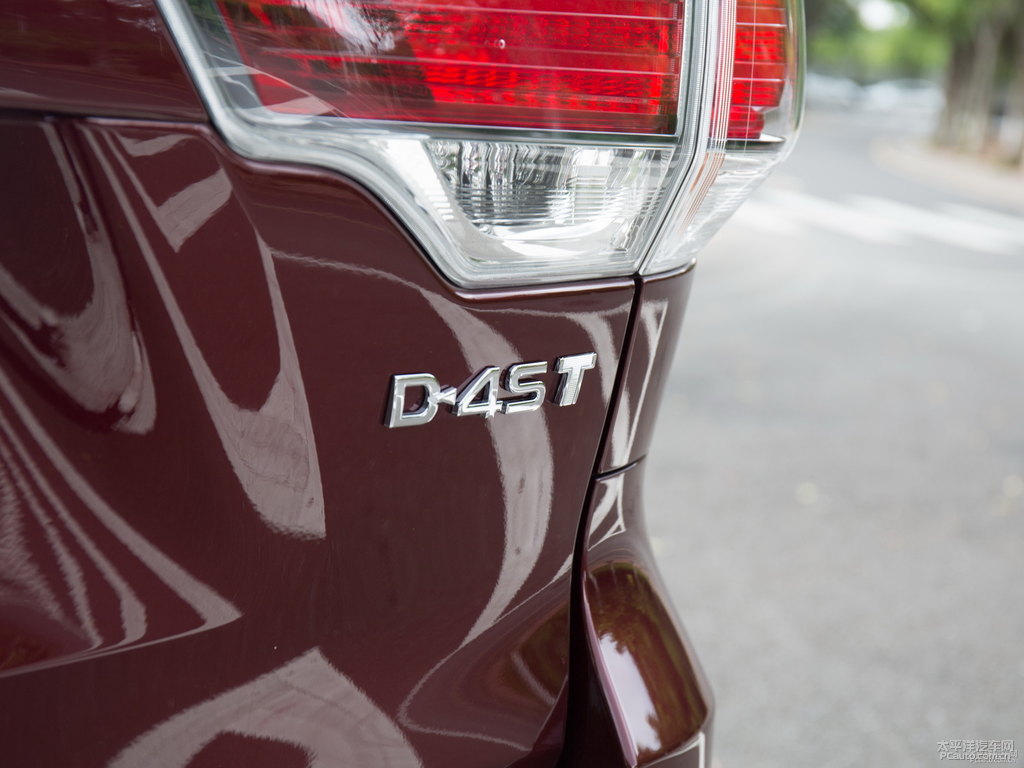 翡鉆紅漢蘭達(dá)車尾外觀圖片