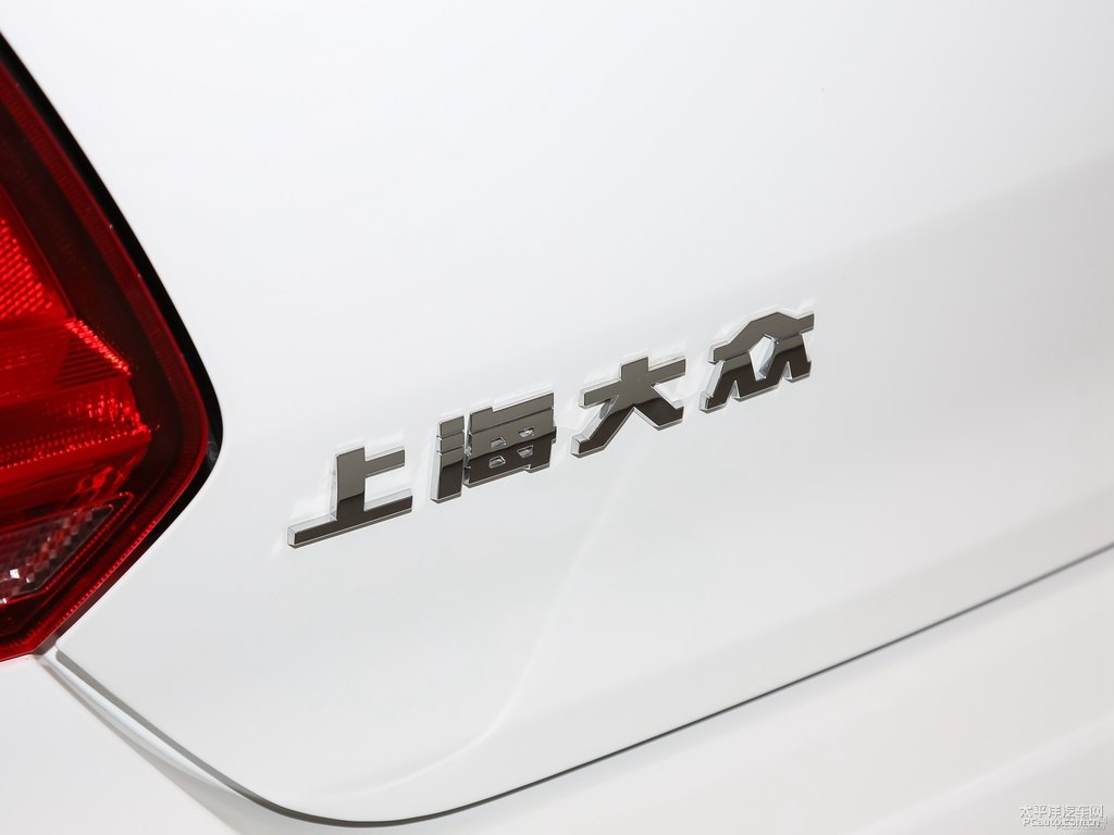 極地白大眾Polo車尾外觀圖片