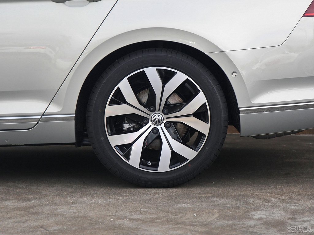 雅士銀邁騰車身外觀圖片