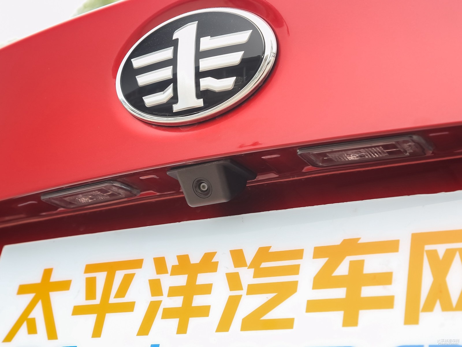 奔騰B50外觀高清大圖