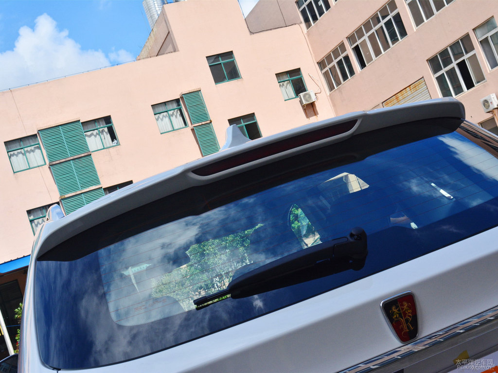 典雅白榮威RX5車尾外觀圖片