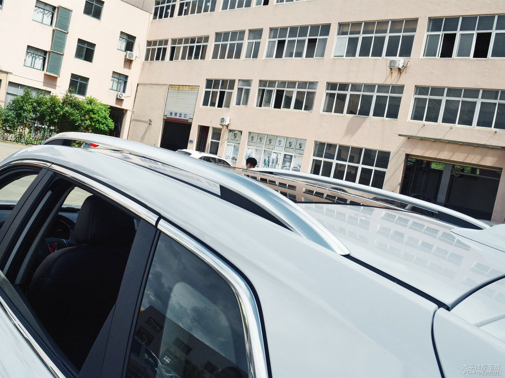 典雅白榮威RX5車身外觀圖片