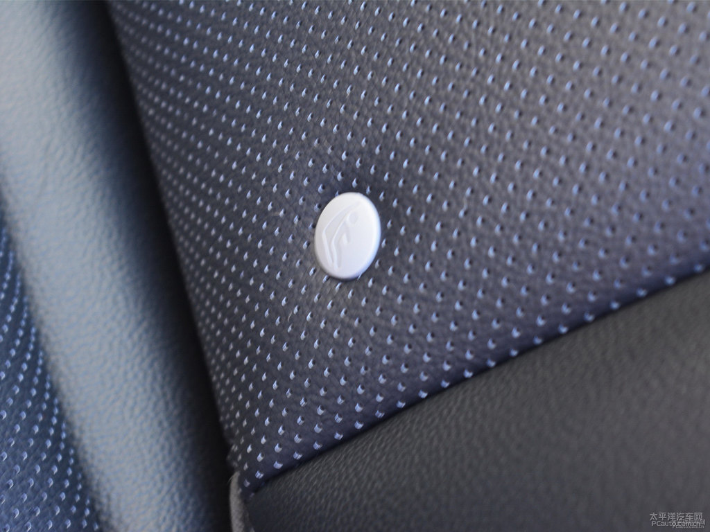 典雅白榮威RX5座椅內(nèi)飾圖片