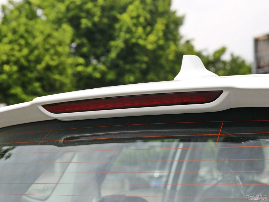 典雅白榮威RX5車尾外觀圖片