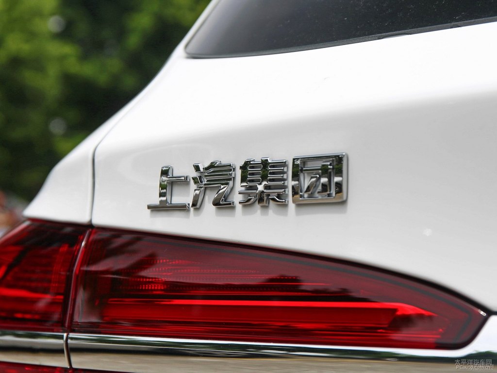 典雅白榮威RX5車尾外觀圖片