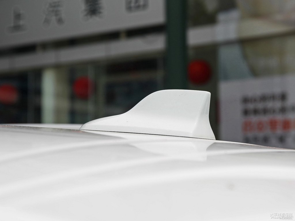 典雅白榮威RX5車身外觀圖片