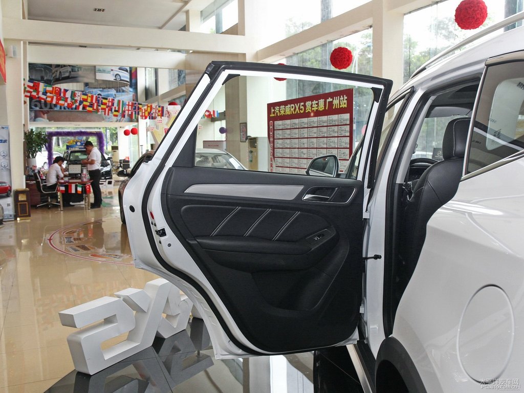典雅白榮威RX5車(chē)廂內(nèi)飾圖片