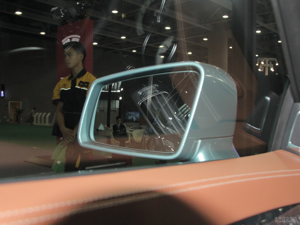 銥銀奔馳CLS級車身外觀圖片