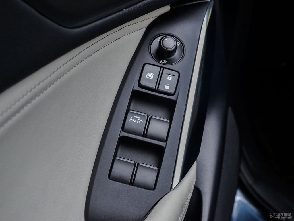 星際藍(lán)馬自達(dá)CX-4車(chē)廂內(nèi)飾圖片