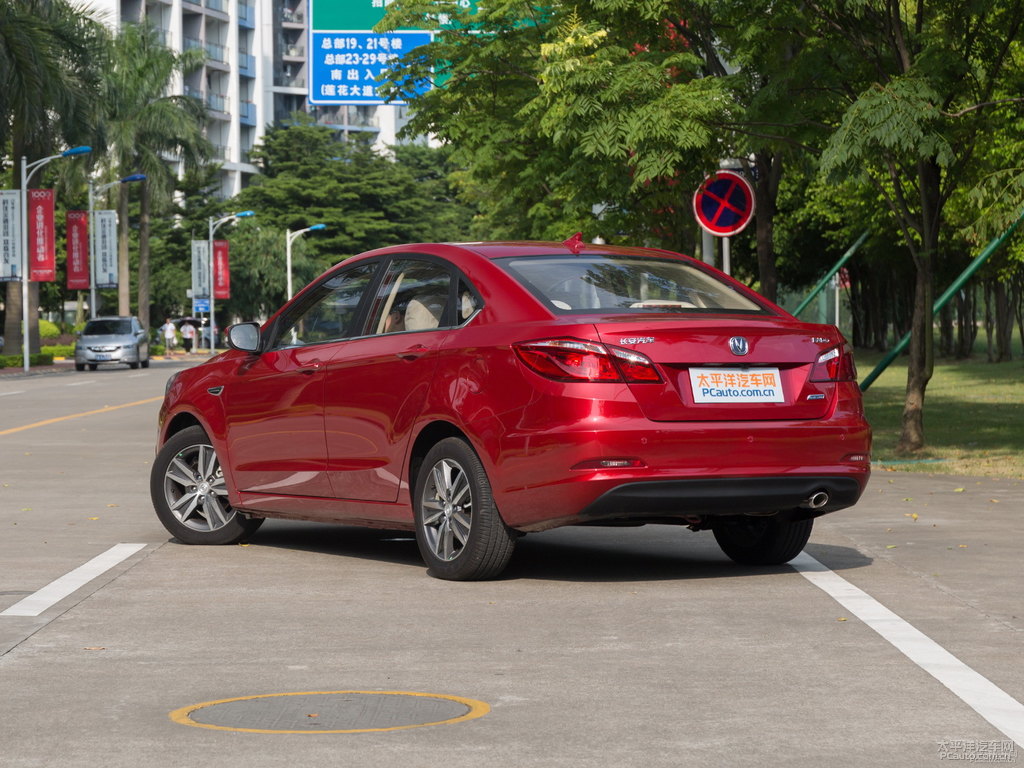 炫目紅逸動(dòng)整車(chē)外觀外觀圖片