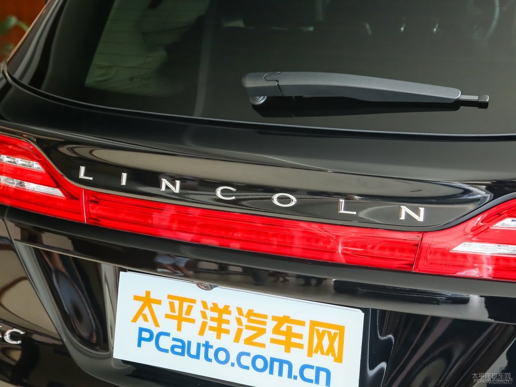 雅紳黑林肯MKC車尾外觀圖片