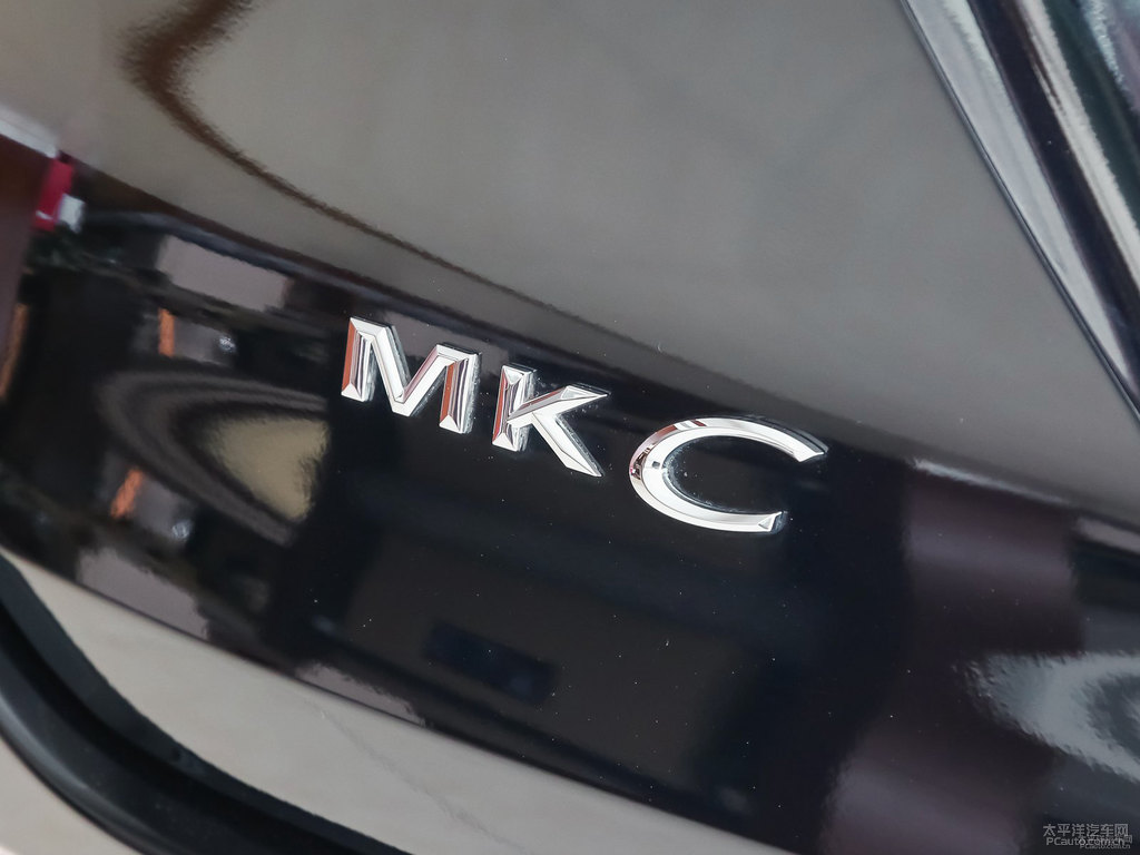 雅紳黑林肯MKC車尾外觀圖片