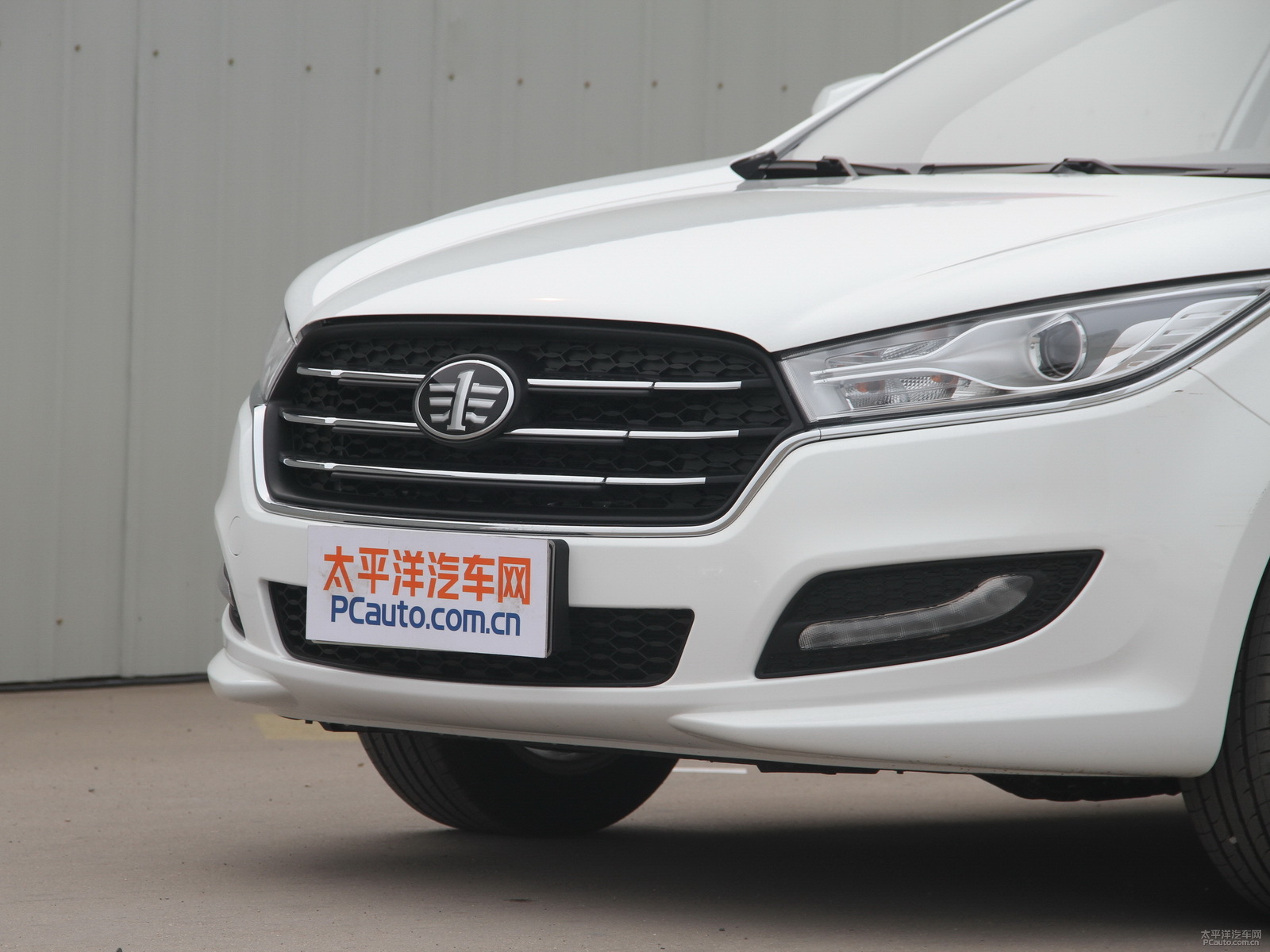 奔騰B50外觀高清大圖