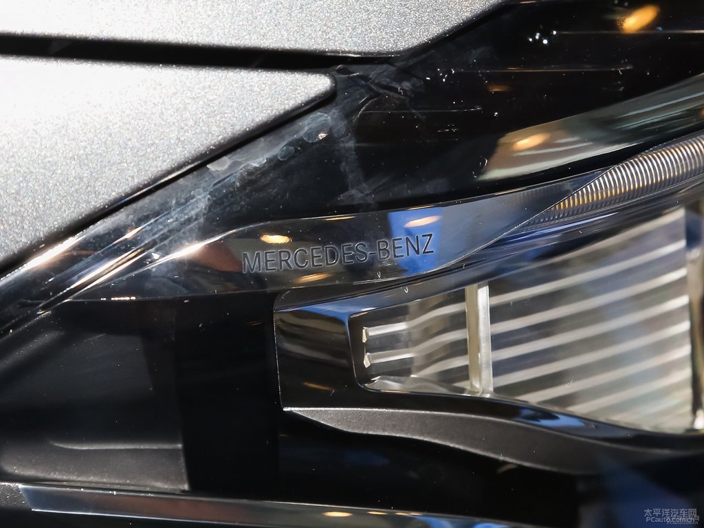 月光石灰奔馳E級(jí)車頭外觀圖片
